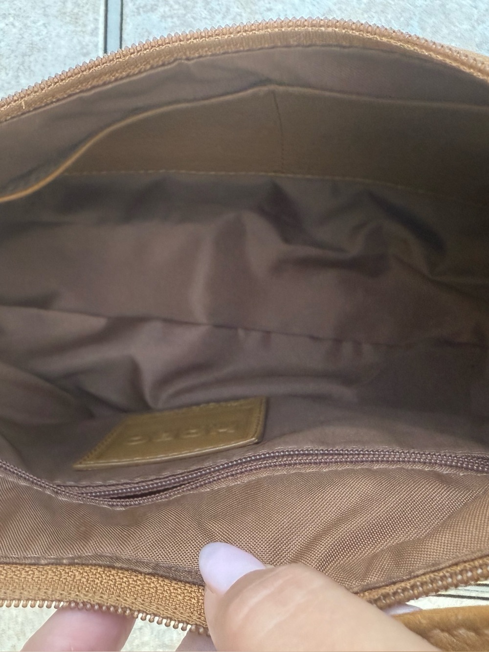 Hobo International Vintage Tan Leather Bag - Picture 12 of 16